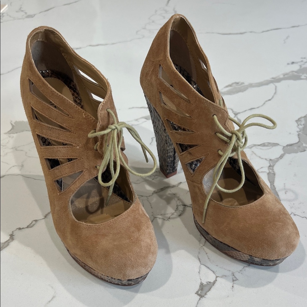 Chinese Laundry Size 7.5 Tan Suede Lace Up Platform Heels Snakeskin Cutout Pumps